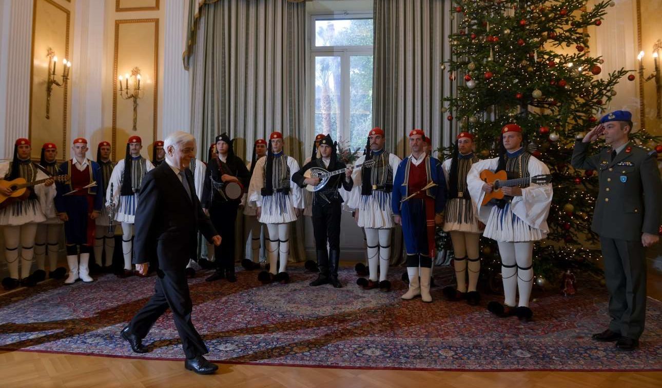 Κάλαντα και μαντινάδες για τον Ερντογάν άκουσε ο Παυλόπουλος!