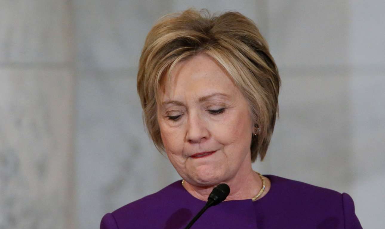 «Κίνδυνος οι ψεύτικες ειδήσεις», προειδοποιεί και η Κλίντον