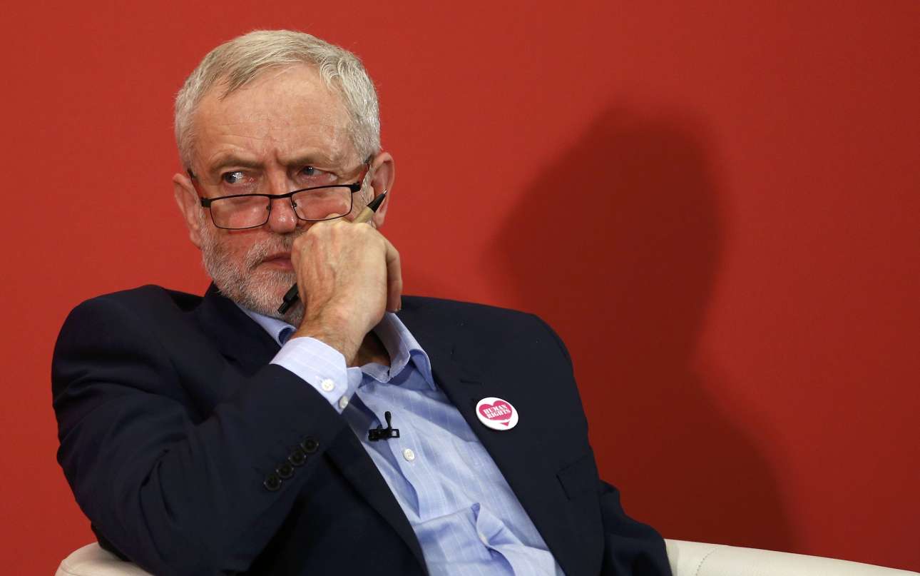 Ο Κόρμπιν παρομοιάζει την Μέι με τον Ερρίκο Η’