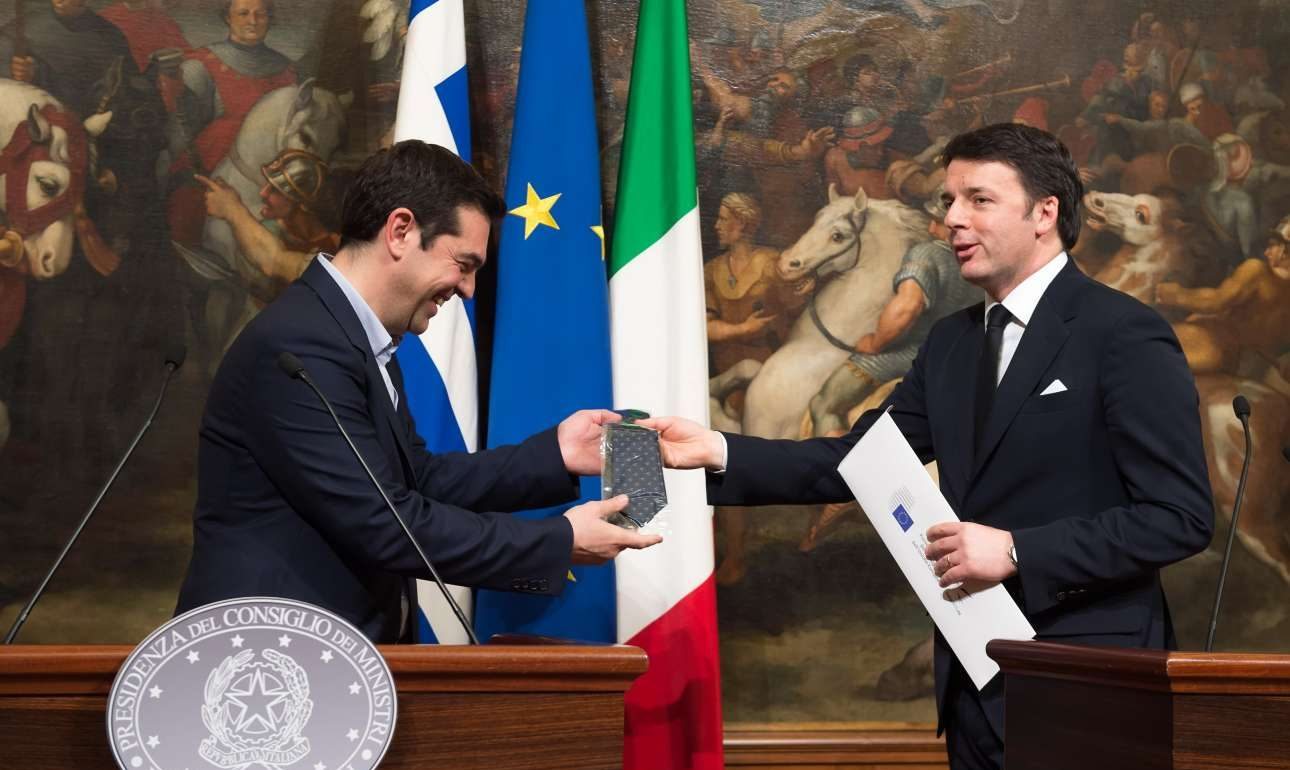 O Αλέξης Τσίπρας ξεμένει από φίλους