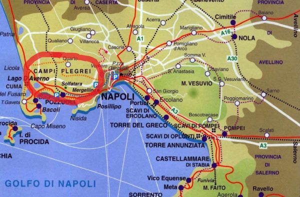 Χάρτης της ευρύτερης περιοχής της Νάπολης. Αριστερά με το έντονο κόκκινο περίγραμμα η περιοχή Campei Flegri