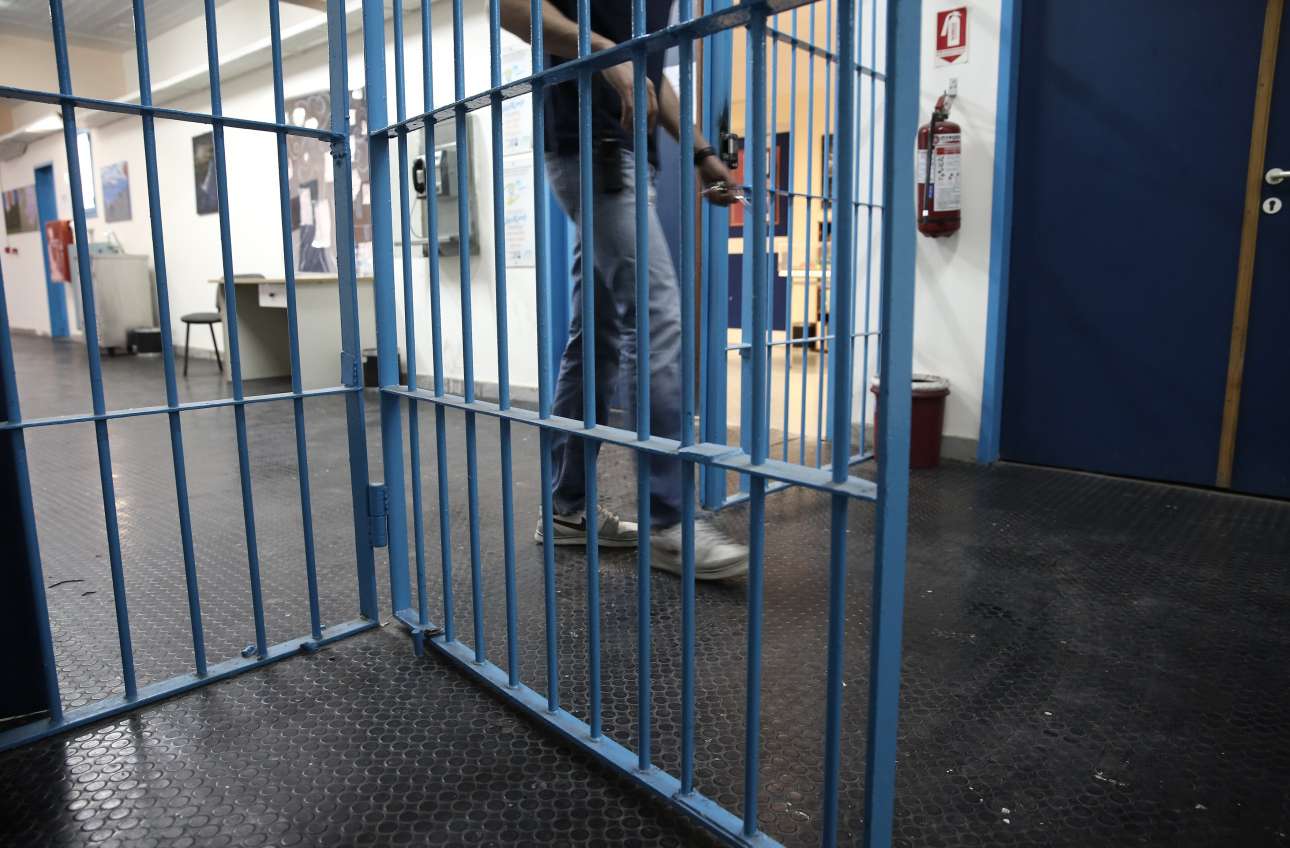 Δωρεάν εξετάσεις στους κρατουμένους της Αλικαρνασσού