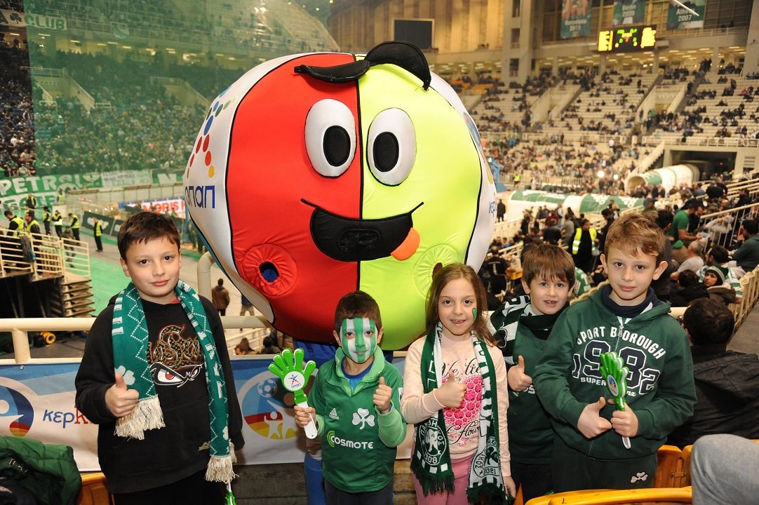 Ενα μεγάλο ντέρμπι μέσα από τα μάτια των παιδιών