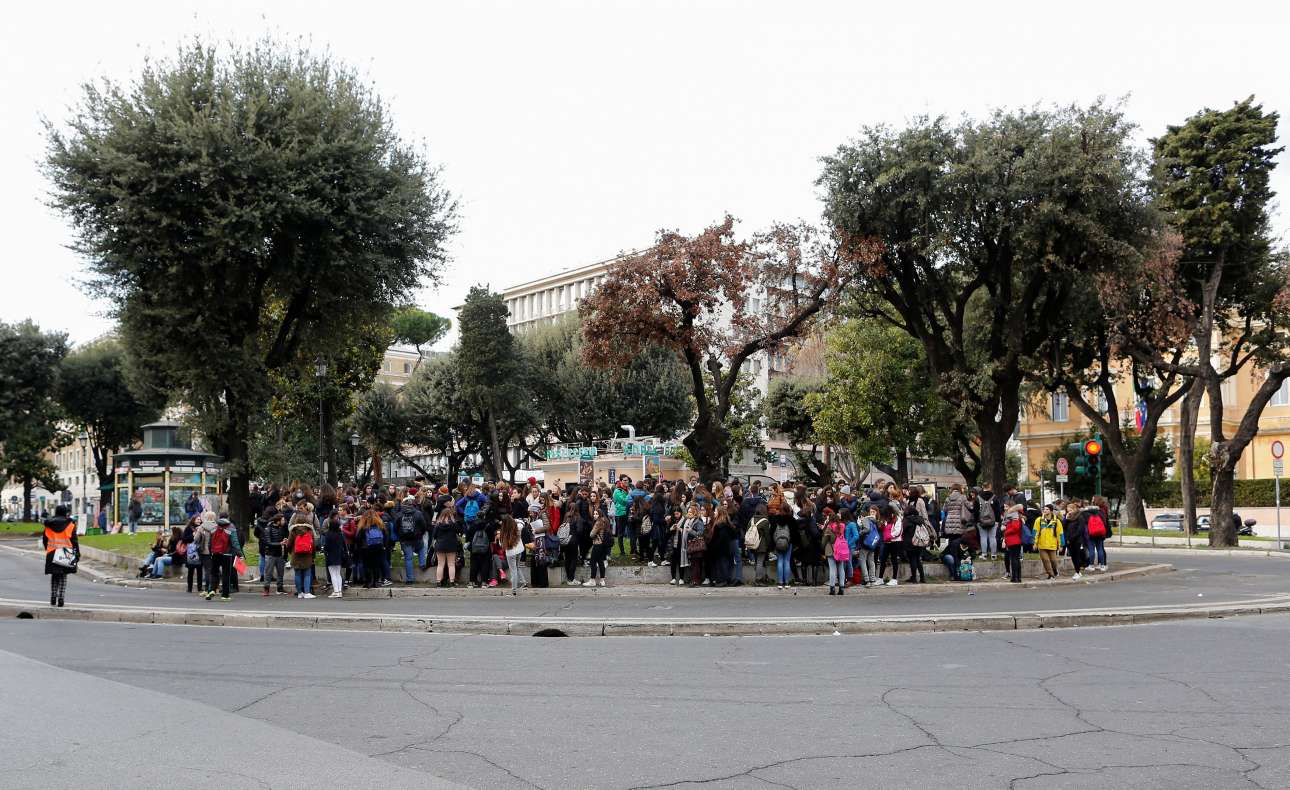 Ισχυρές σεισμικές δονήσεις συγκλονίζουν την κεντρική Ιταλία