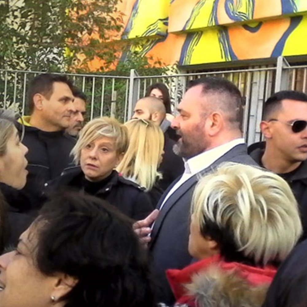 Τραμπουκισμοί από Χρυσαυγίτες σε δημοτικό σχολείο στο Πέραμα