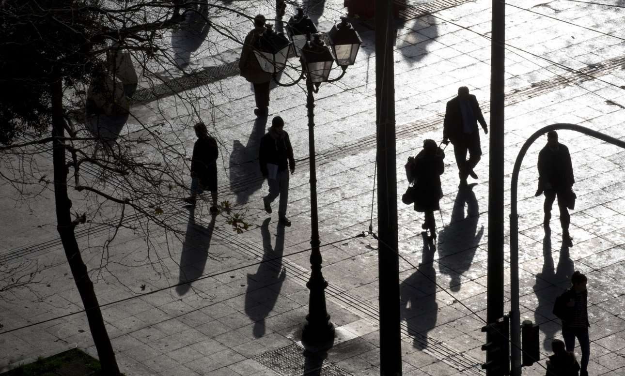 Μειώνεται όντως η ανεργία;