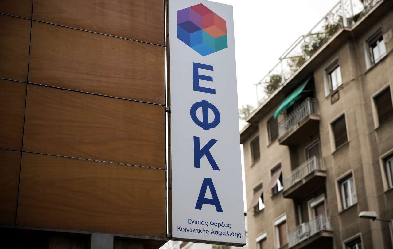 Υποχώρηση της κυβέρνησης για τα μπλοκάκια – προσωρινή ρύθμιση με εισφορές 9,22%