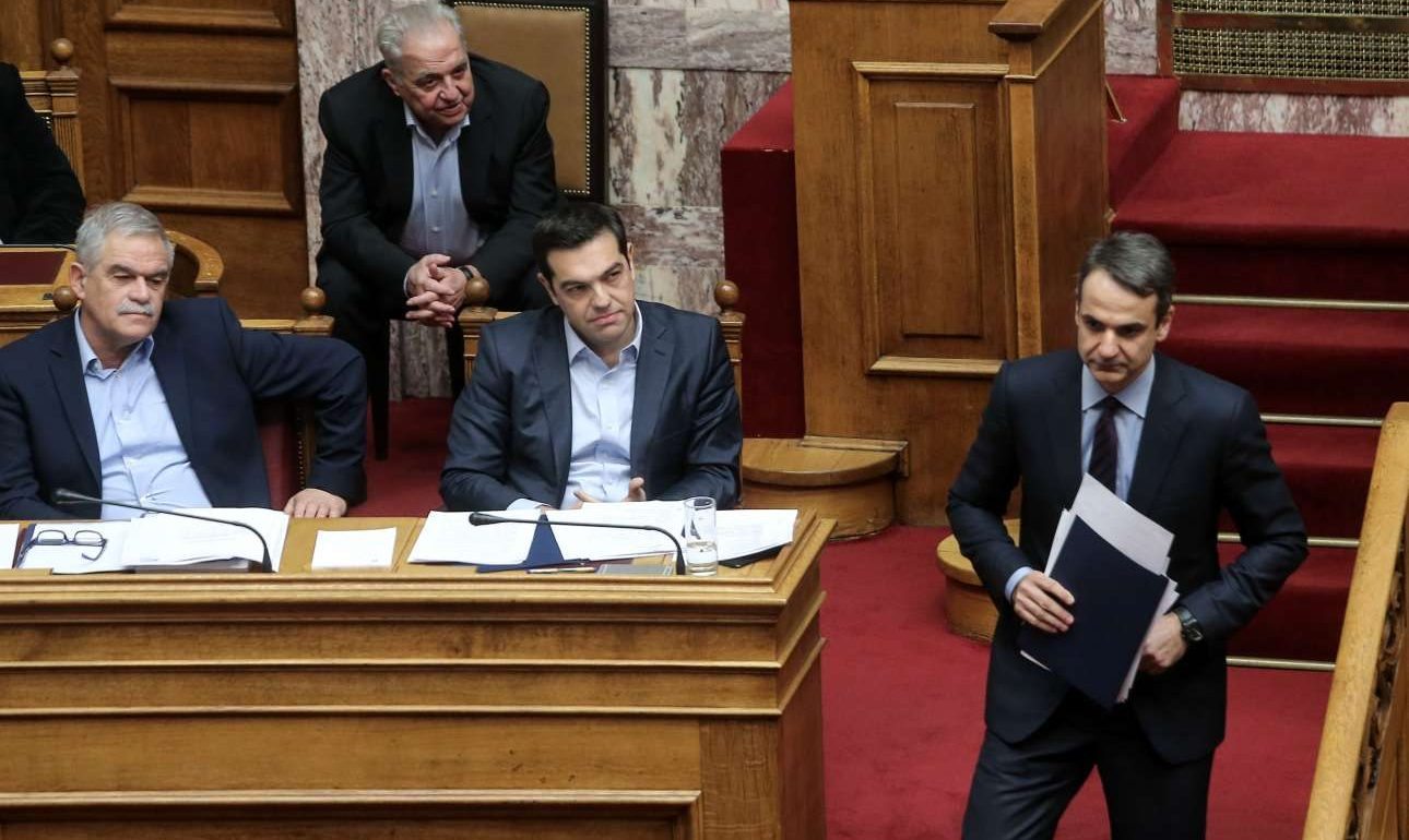 Σαν κακιά μονομαχία σε σαλούν!…