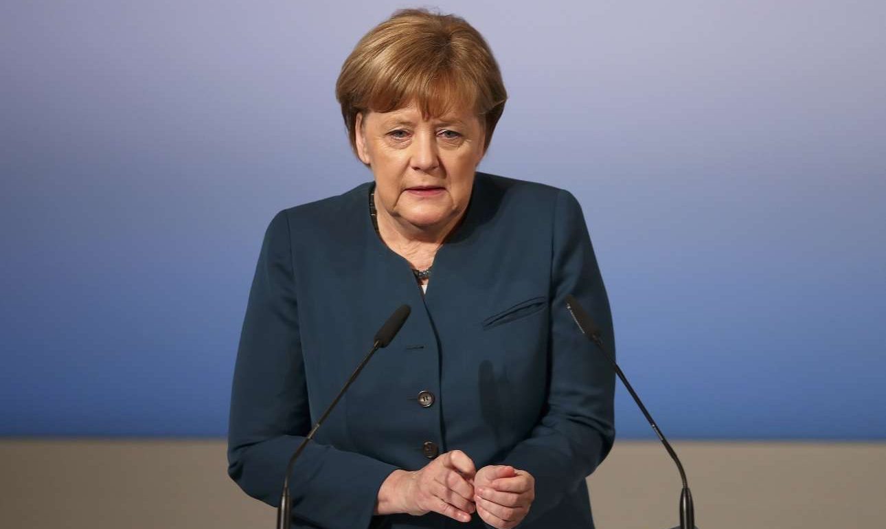 Η Μέρκελ βλέπει «πρόβλημα» στην αξία του ευρώ