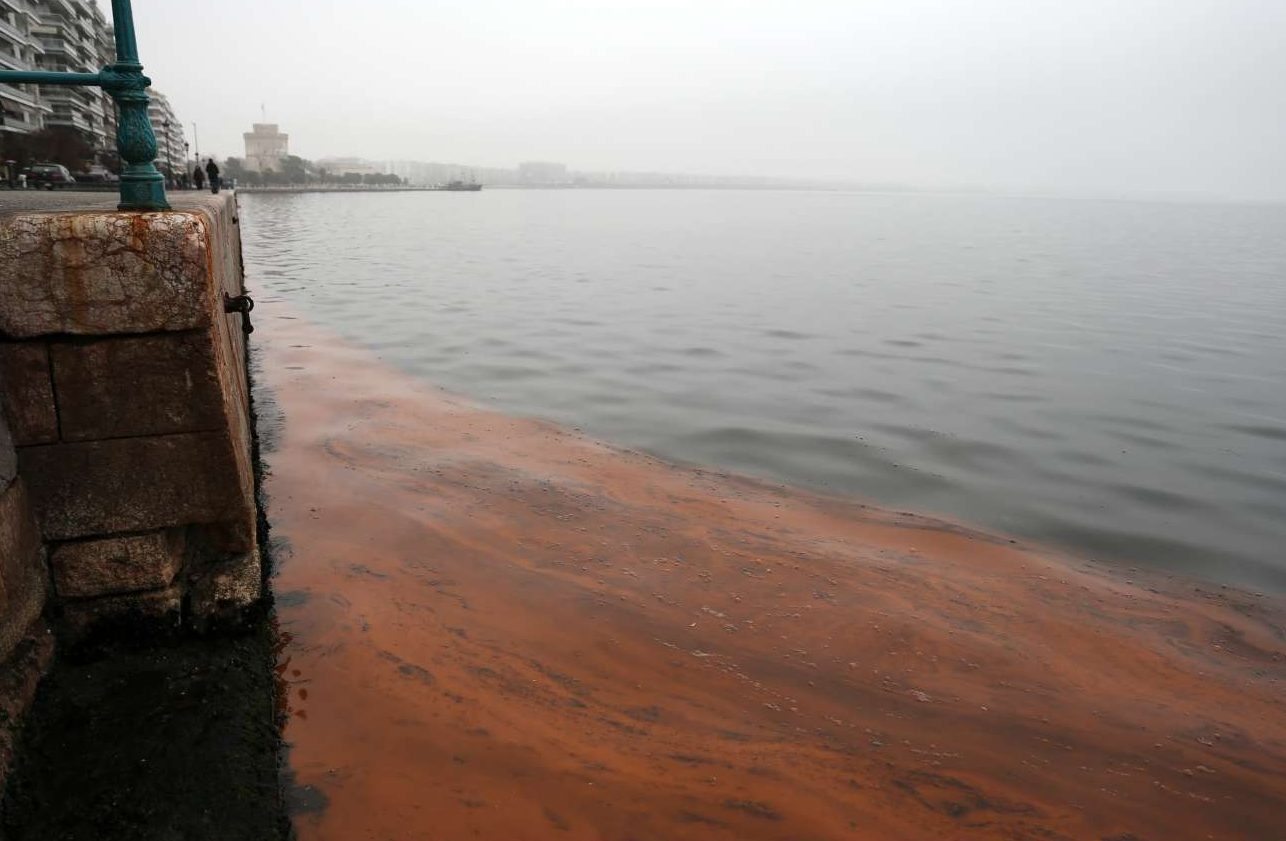 Τα νερά ξαναβάφτηκαν κόκκινα στη Θεσσαλονίκη