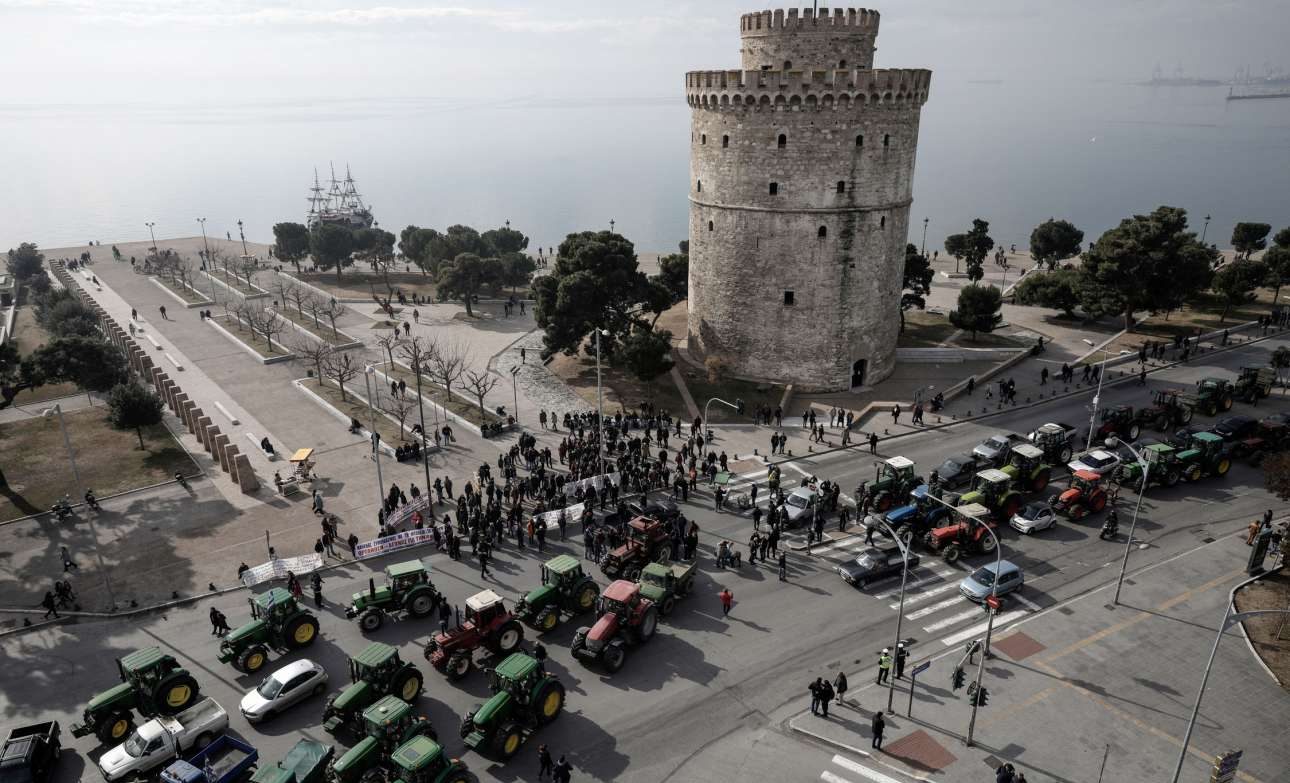 Τριάντα τρακτέρ έκλεισαν τη Θεσσαλονίκη!