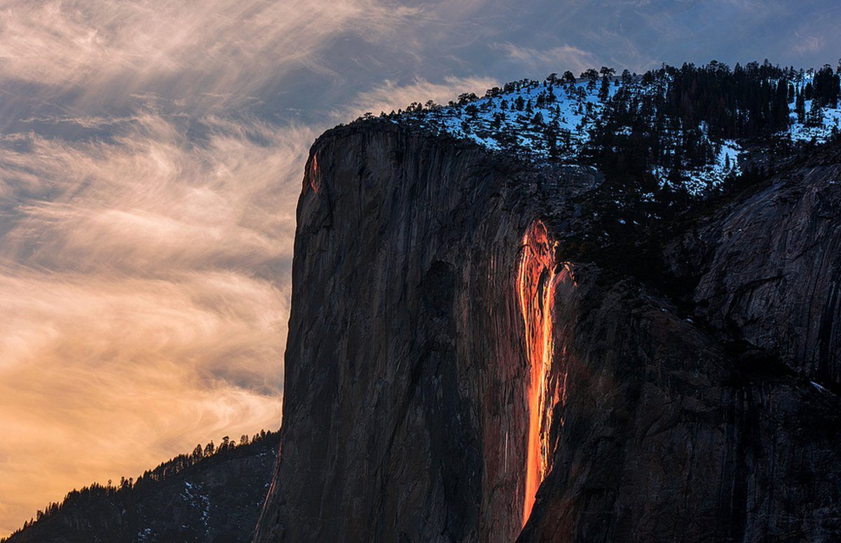 Ο «καταρράκτης της φωτιάς» στην Καλιφόρνια