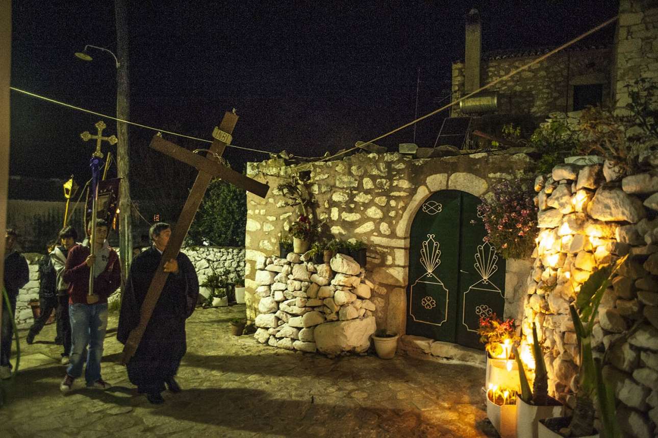 Workshop φωτορεπορτάζ από τη Μάρω Κουρή: Πάσχα στη Μάνη