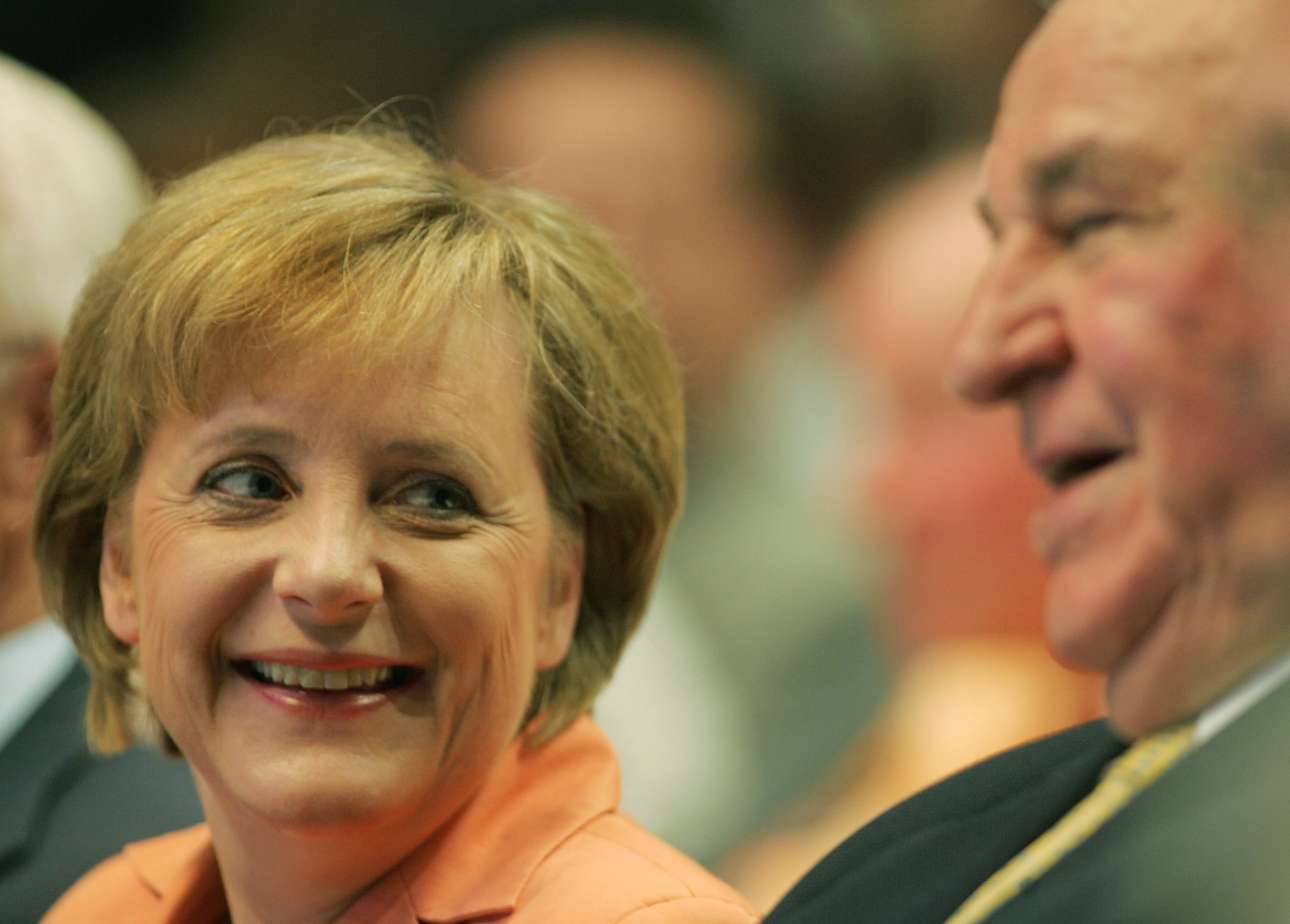 Ο γιος του Χέλμουτ Κολ συνδέει τη Μέρκελ με την αυτοκτονία της μητέρας του