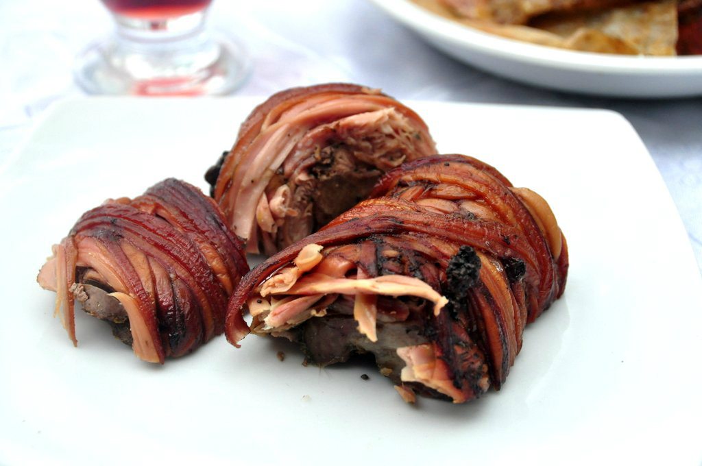 Τσικνίζουμε: Μενούζα, το ατομικό σας κοκορέτσι