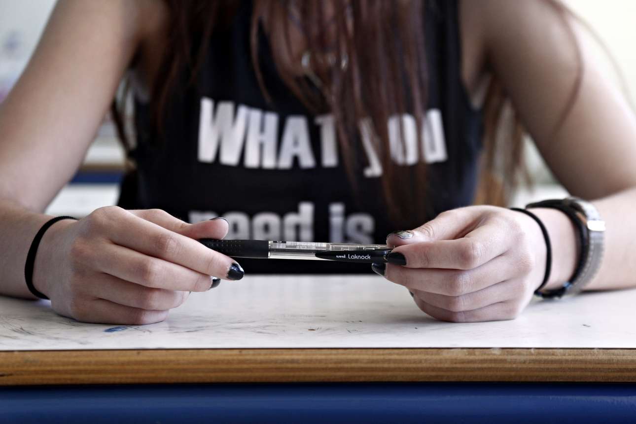 Φιλόλογοι: «Ούτε στη Χούντα δεν καταργήθηκε η “Αντιγόνη”» – Διαψεύδει το υπ. Παιδείας