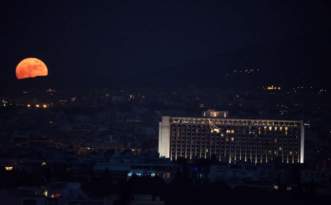 Τι έβγαλε η μακριά νύχτα του Χίλτον – συμφωνίες και ασυμφωνίες