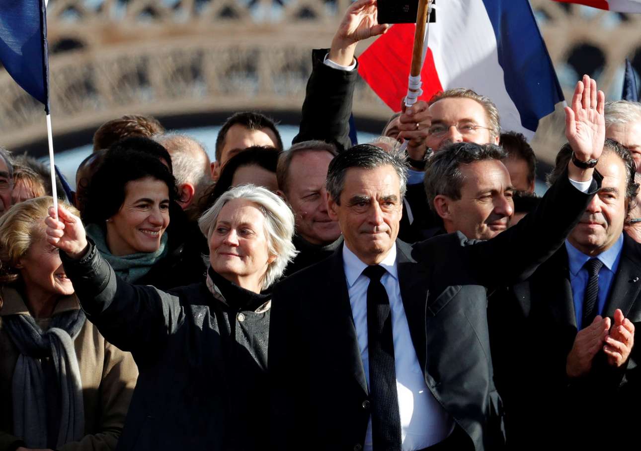 Ο Φρανσουά Φιγιόν παίζει το τελευταίο χαρτί του