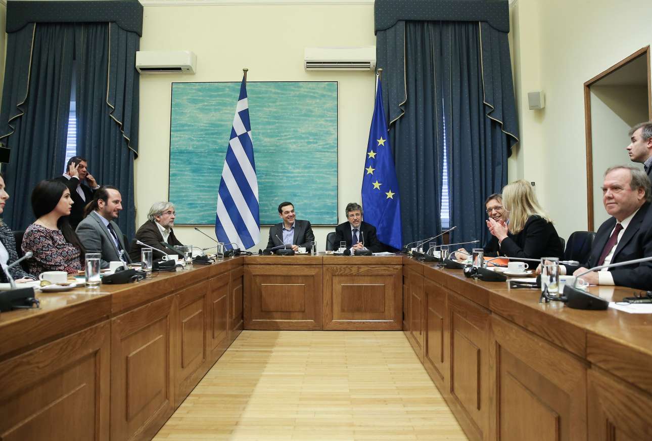 Τι κάνουν όλοι αυτοί στην παρωδία για το Σύνταγμα;