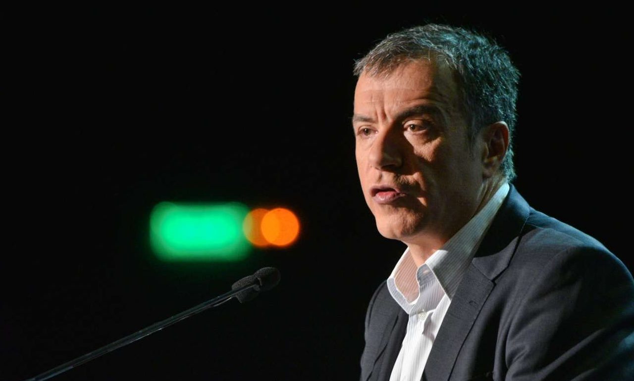 Θεοδωράκης: «Εχουν συμφωνηθεί όλα, απλώς δίνουν χρόνο στον Τσίπρα»