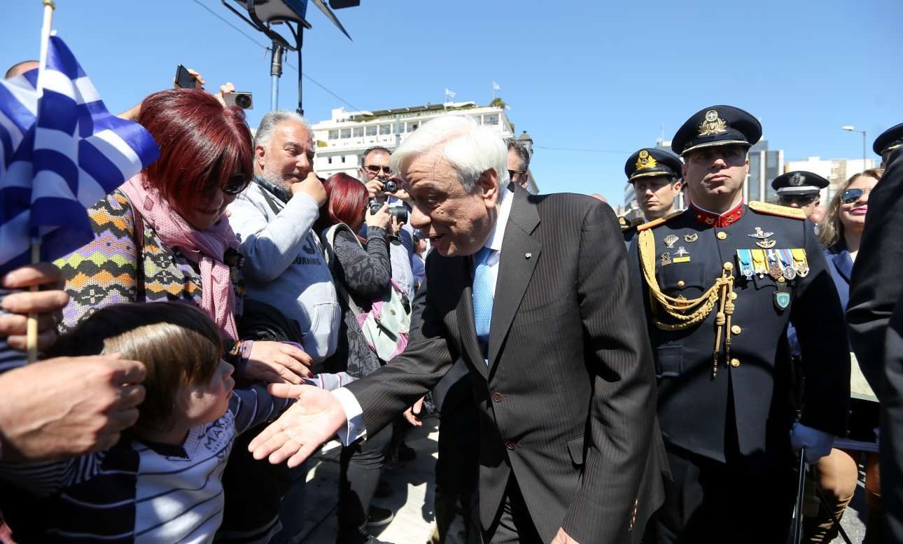 Ποιος από τους δύο κοροϊδεύει;