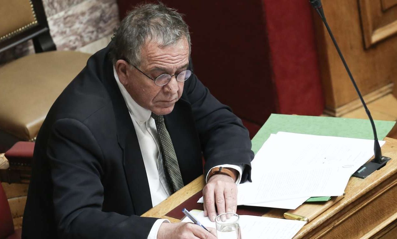 Μουζάλας: «Κλειστά κέντρα κράτησης στα νησιά για να λειτουργήσει το άσυλο»