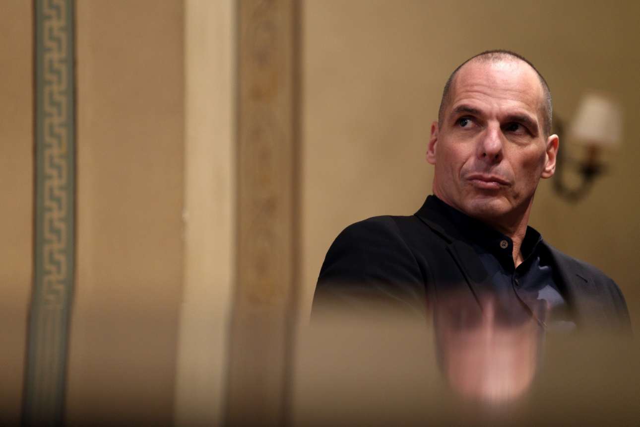 Ο Βαρουφάκης θέλει ειδικό δικαστήριο σε… αμφιθέατρο