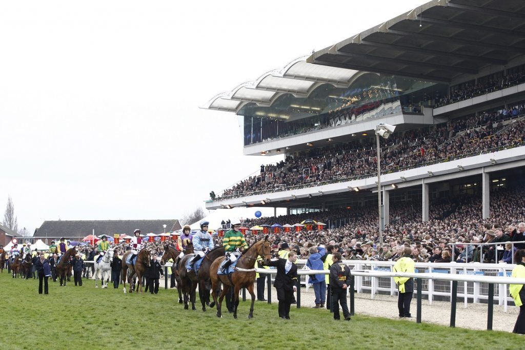 Horse Racing - Cheltenham Festival - Cheltenham Racecourse - 10/3/09 A general view of the 3.20 Smurfit Kappa Champion Hurdle Challenge Trophy Mandatory Credit: Action Images / Paul Harding