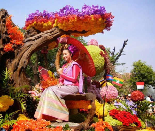 Chiang Mai flower festival parade L28