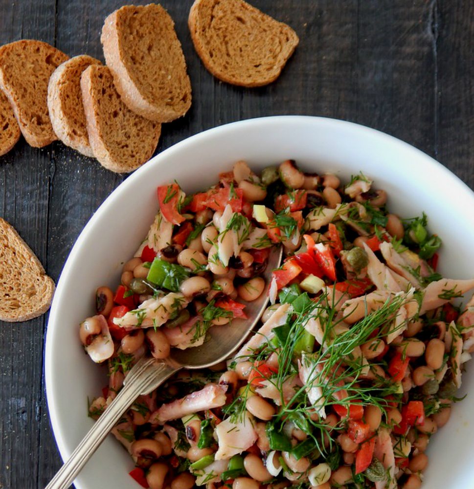 Μαυρομάτικα με πέστροφα: σαλάτα για αριστείο