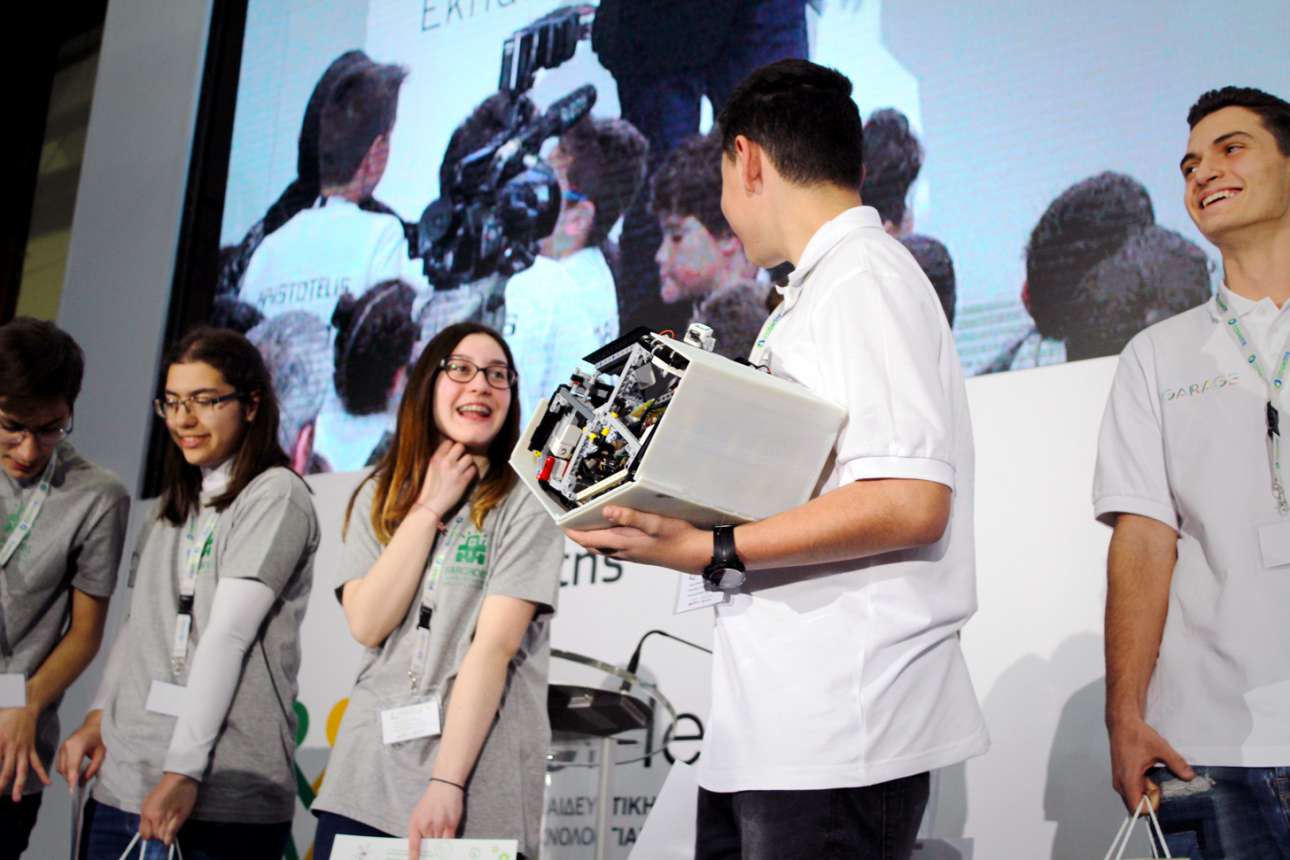 Οι πιτσιρικάδες «geeks» που θα σώσουν την Ελλάδα