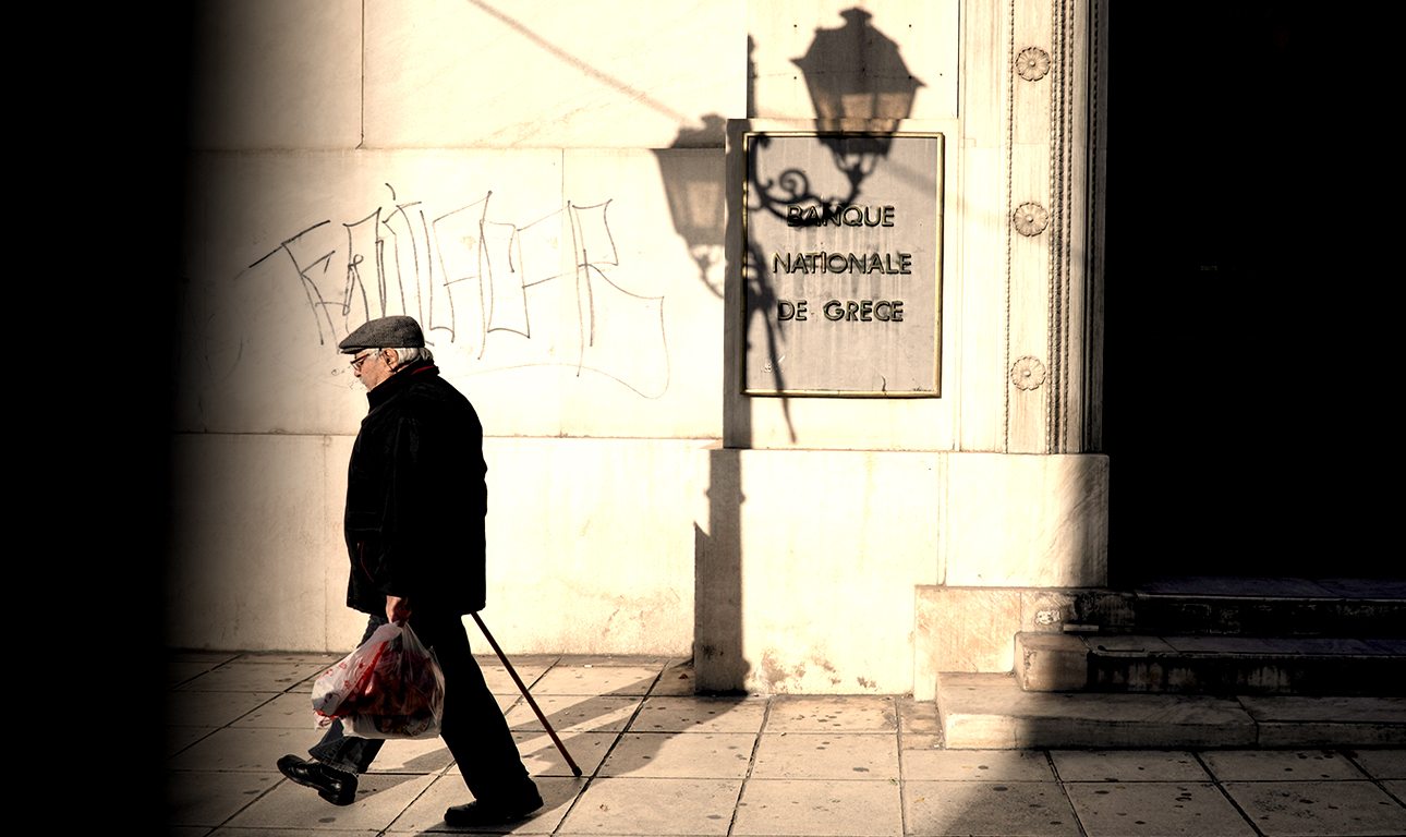 Μειώθηκαν κατά 750 εκατ. ευρώ οι καταθέσεις τον Φεβρουάριο!