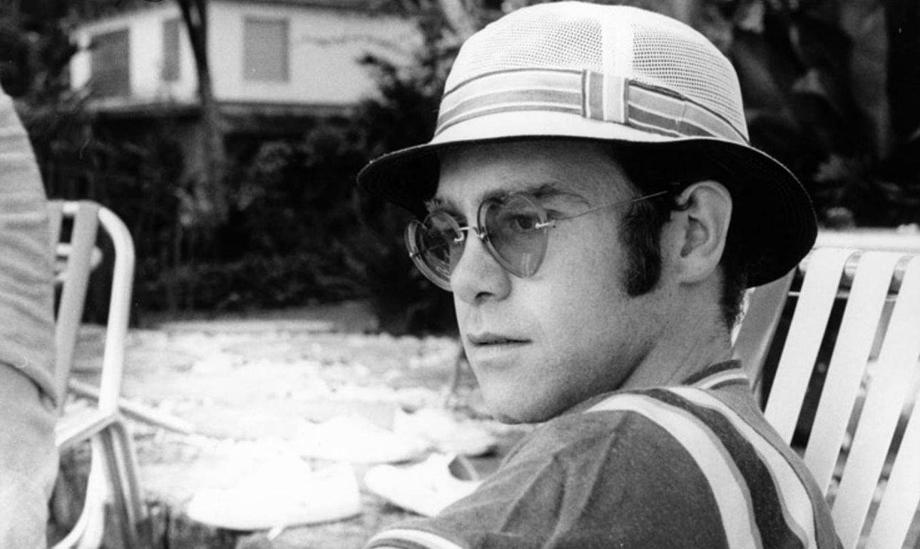 Ο Ελτον Τζον συμπλήρωσε 70 χρόνια μιας τρελής ζωής