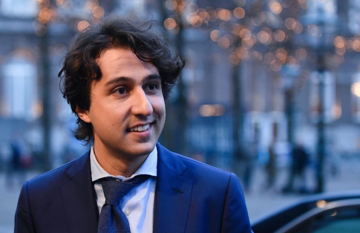 «Μη λέτε ψέματα στους ανθρώπους»…