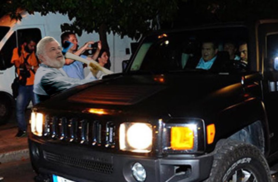 Επίθεση Μανιού με τσεκούρι στο «ταξικά παράλογο» Hummer του Πάνου Καμμένου