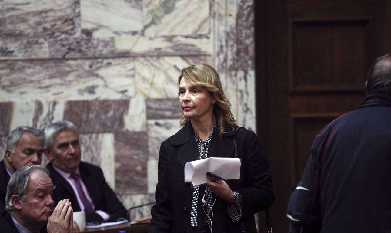 Γιατί ο Μητσοτάκης καρατόμησε την Παπακώστα