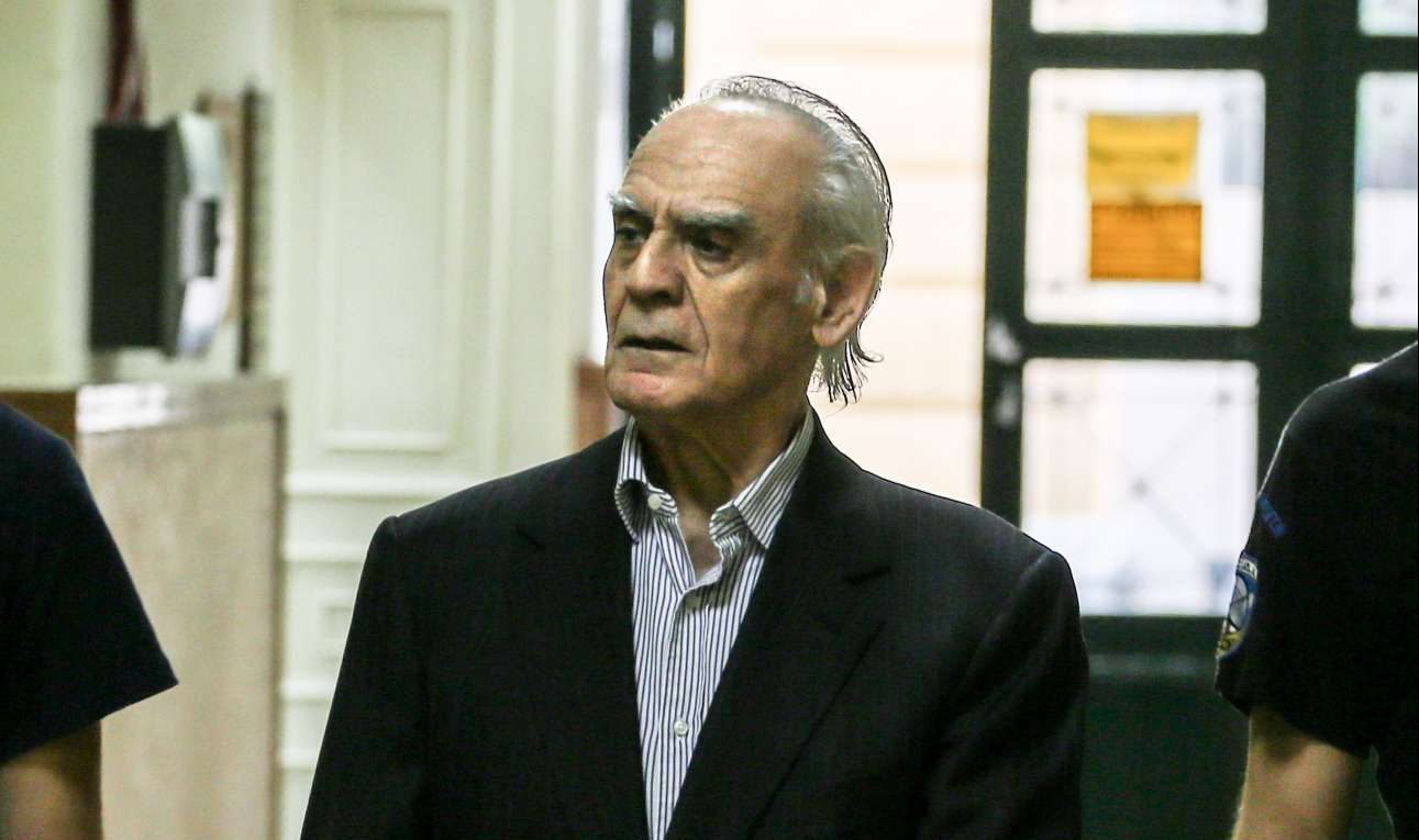 O Ακης βρήκε τα 200.000 ευρώ και αποφυλακίζεται