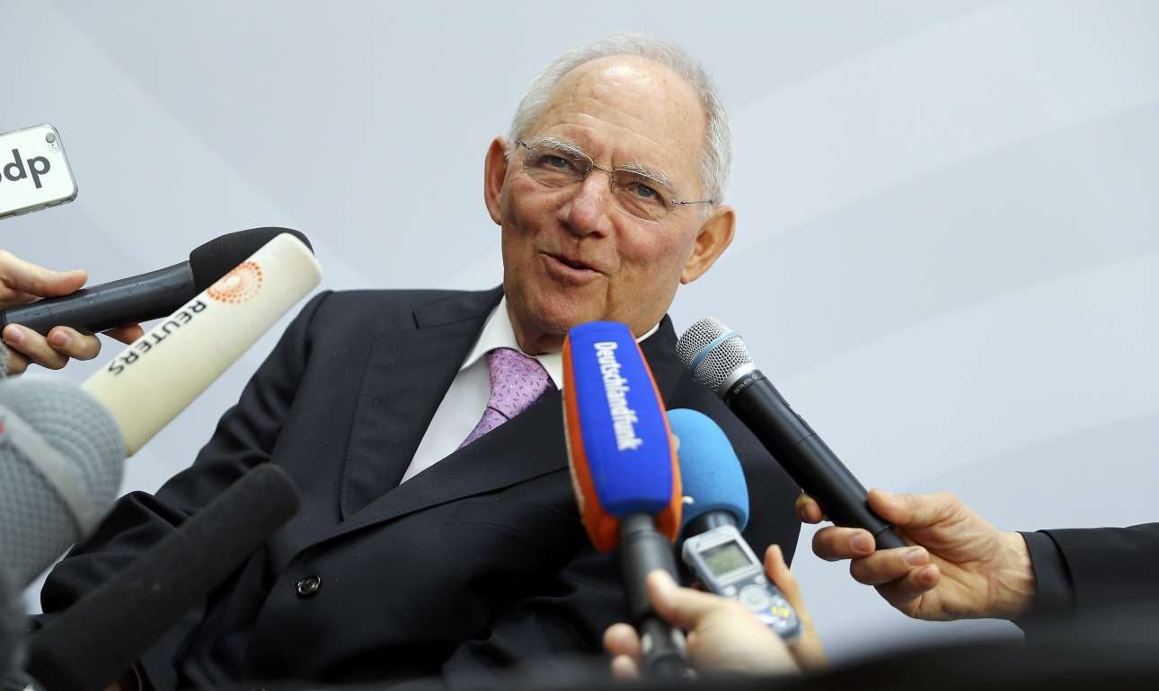 Σόιμπλε και Handelsblatt «διαφωνούν» για το τέταρτο μνημόνιο