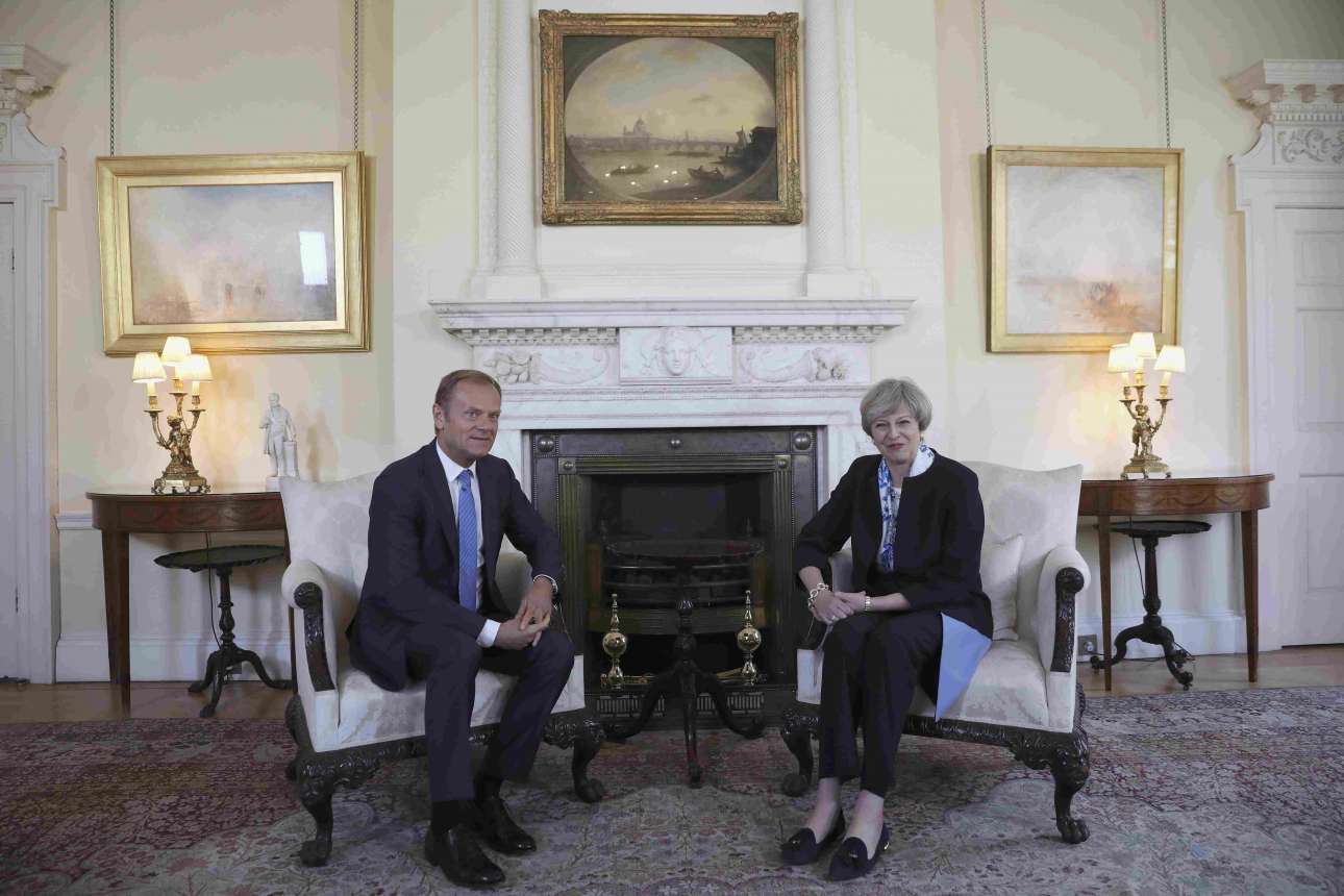 Μέι σε Τουσκ: Δεν τίθεται υπό διαπραγμάτευση η κυριαρχία του Γιβραλτάρ