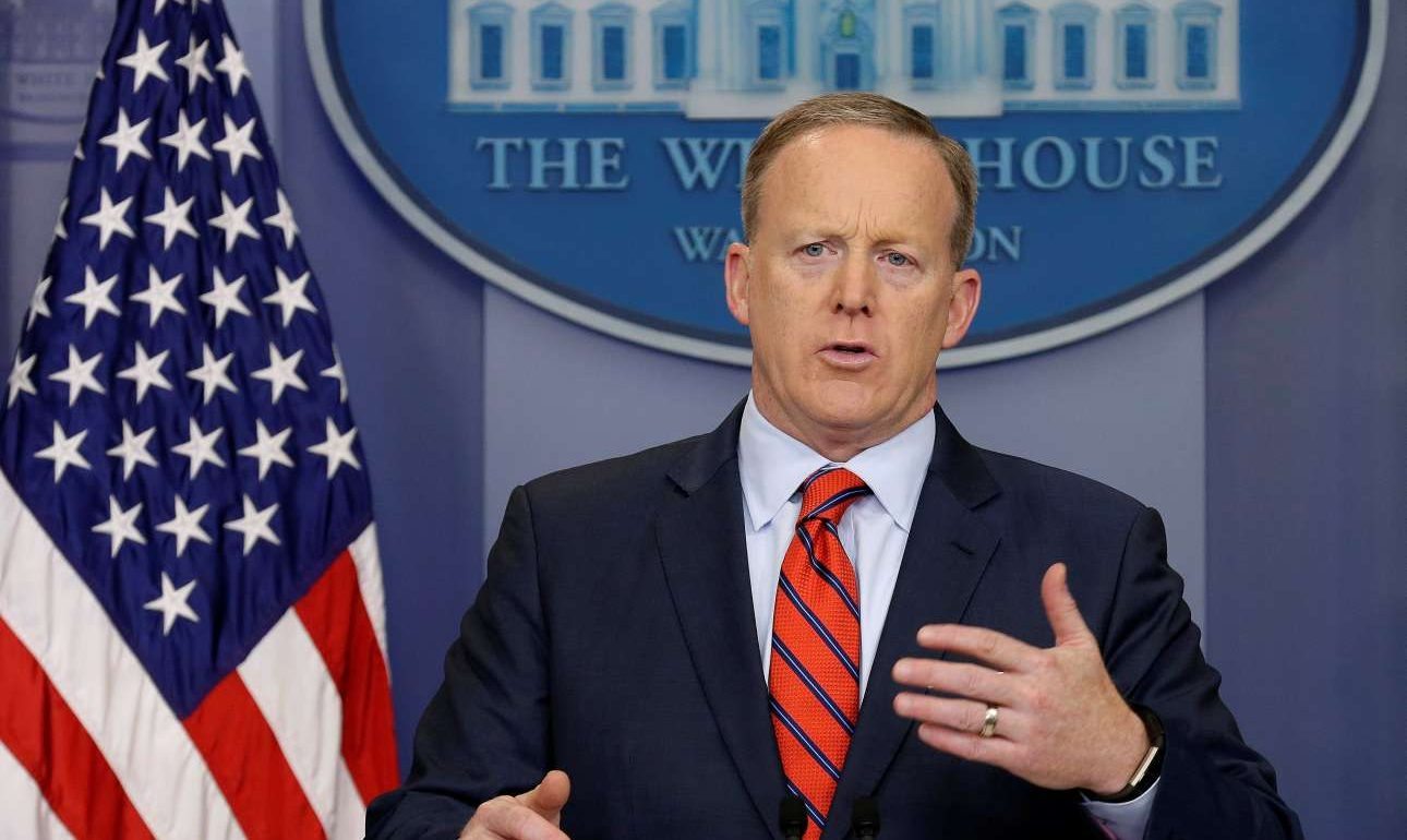 Ο Σπάισερ σοκάρει ξανά: «Ο Χίτλερ δεν χρησιμοποιούσε αέρια σε δικούς του όπως ο Ασαντ»!