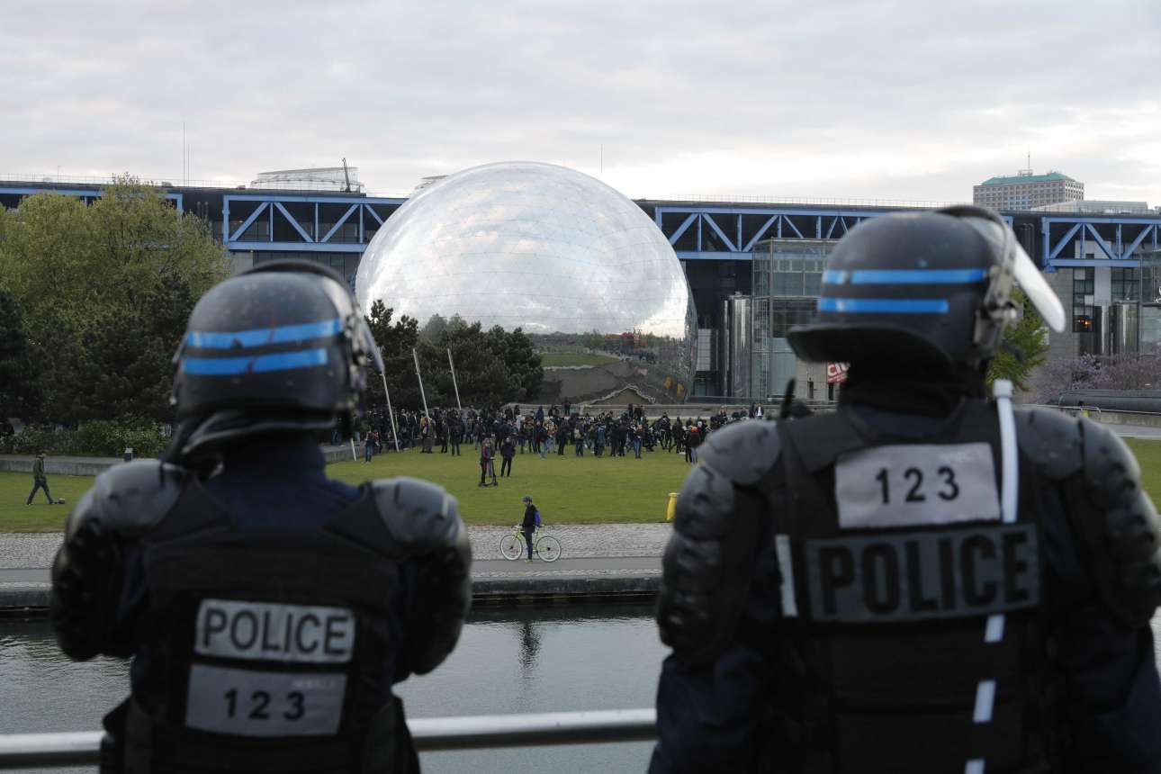 50.000 αστυνομικοί θα φρουρούν τα εκλογικά κέντρα της Γαλλίας