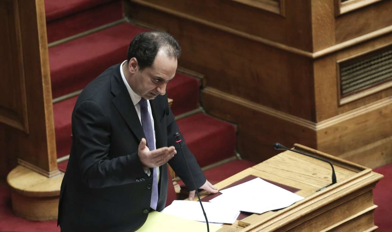 Ομοβροντίες κατά Σπίρτζη: «Γενίτσαρος», «αλαζόνας» και… «Oh, mon Dieu»