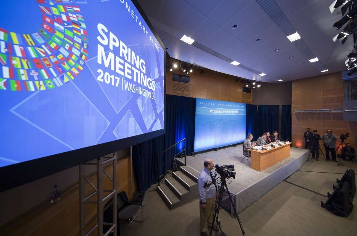 Επιτάχυνση ανάπτυξης της παγκόσμιας οικονομίας «βλέπει» το ΔΝΤ