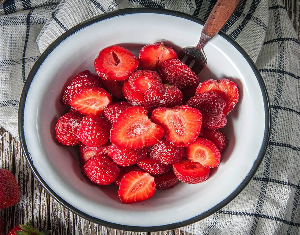Σαλάτα φράουλα με πορτοκάλι και μπαχαρικά