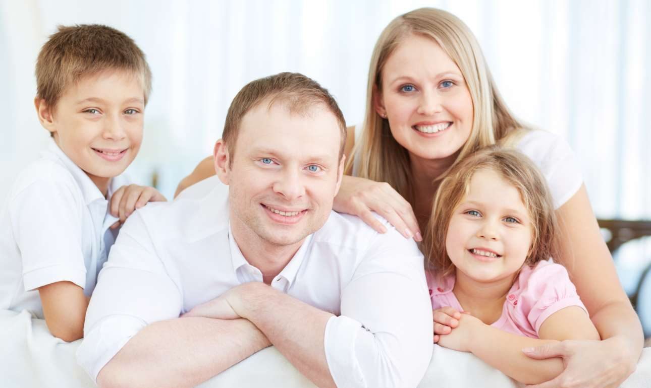 Σε ποιον μοιάζει βρε γυναίκα το παιδί;