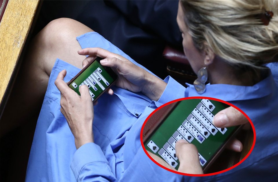 Η Αννα Καραμανλή στη συζήτηση για το λαθρεμπόριο στη Βουλή