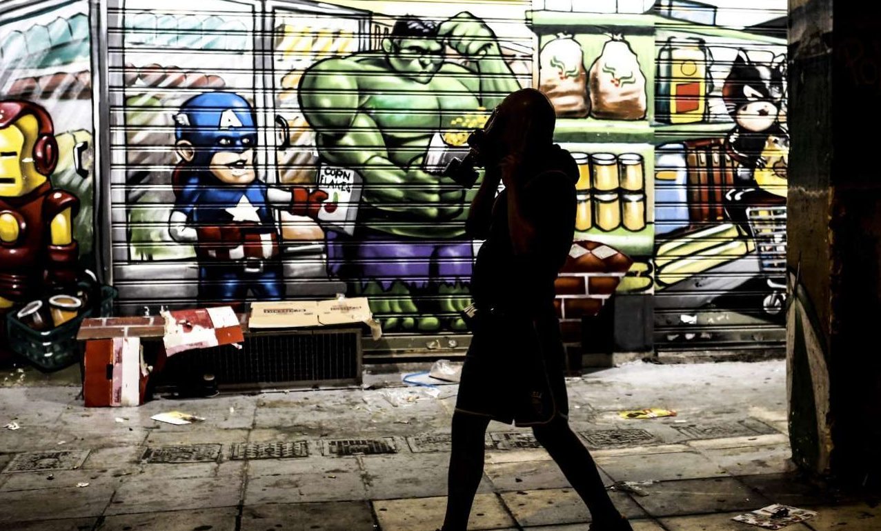 Ενα ψυγείο κάνει βόλτα στα Εξάρχεια