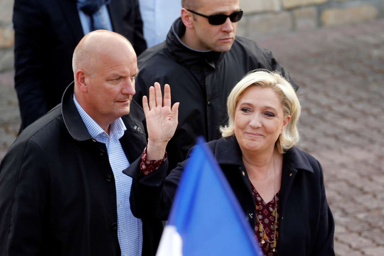 Η Λεπέν καταγγέλλει παρατυπίες στην αποστολή ψηφοδελτίων