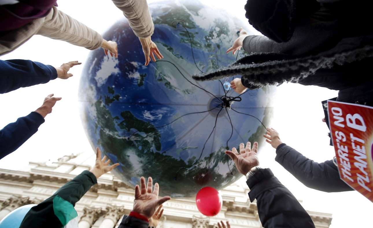 Επιμένει ο Τραμπ για απόσυρση των ΗΠΑ από τη Συμφωνία για το Κλίμα