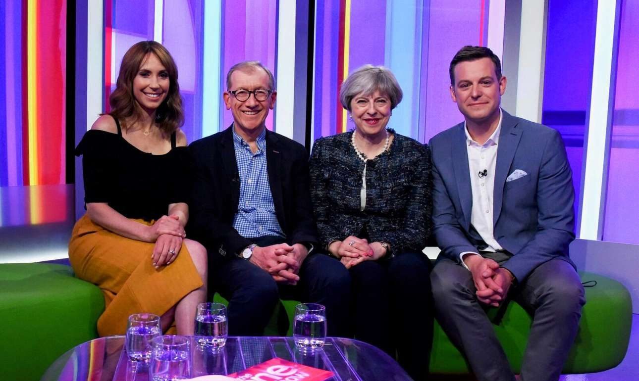 Ο βαρετός κύριος Φίλιπ δίπλα στην Τερέζα Μέι